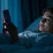 7 Ciri Orang yang Suka Checkout Tengah Malam Menurut Psikologi