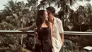 Tidak lama setelah beredar kabar keduanya berpacaran, Sandrinna Michelle dan Junior Roberts pamer foto mesra ini. Sebelumnya kebersamaan keduanya hanya diunggah oleh fans, kini Sandrinna dan Junior kompak unggah foto romantis di Instagram disertai caption yang bikin baper. Dalam unggahan ini, Junior tak malu sebut Sandrinna adalah kesayangannya. (Liputan6.com/IG/@juniorrobertss)