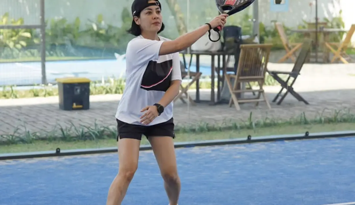 Lulu Tobing tampil lebih edgy dengan gaya Padel yang nyaman. [Foto: Instagram/ Lulu Tobing]