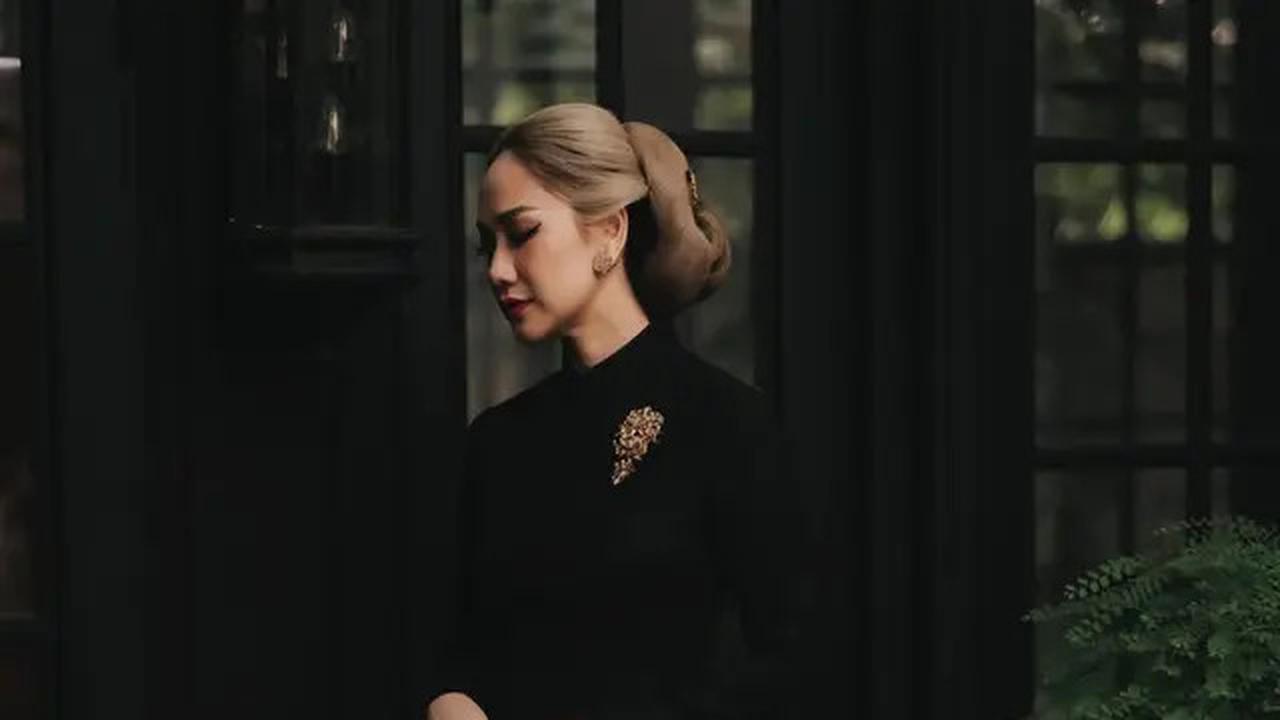 Model Kebaya Modern Pilihan BCL, Inspirasi Gaya Wanita Anggun dan Berkelas di Usia 40an