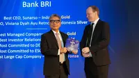 Direktur Utama BRI Sunarso Asia pada ajang The Finance Asia Awards and Asia&rsquo;s Best Companies Poll Gala Dinner 2024 yang diselenggarakan pada Kamis (27/06) di Hong Kong. (Dok BRI)