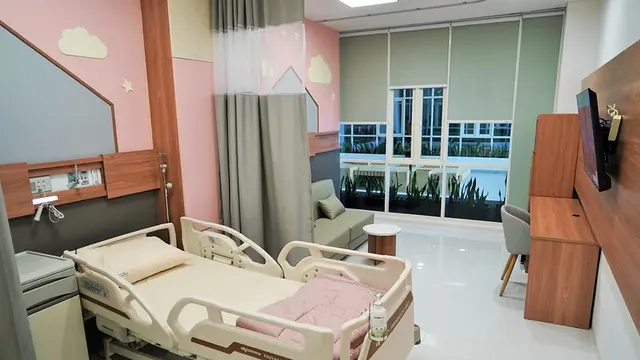 Fasilitas kamar ruang rawat inap gedung baru layanan respirasi ibu dan anak RSUP Persahabatan. (Dok Kemenkes)