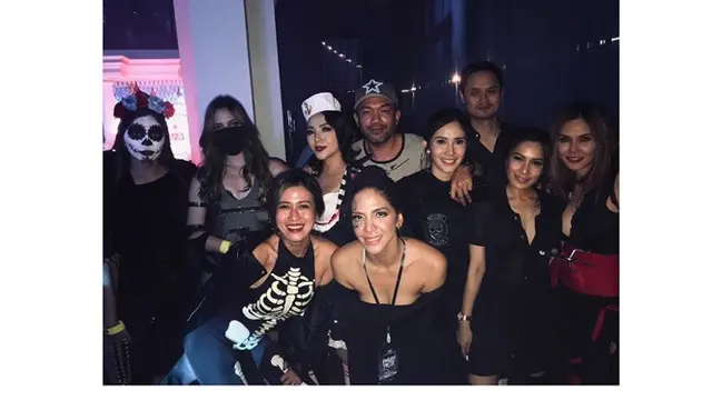 Jauh Dari Seram, Ini 6 Gaya Nia Ramadhani Saat Haloween Party