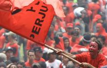 Wakil Ketua DPRD Surabaya bakar semangat demonstran