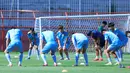 Menurut pantauan Bola.com dan Bola.net, Timnas Vietnam U-17 memulai sesi latihan sekitar pukul 14.00 WIB. Saat itu, panas terik matahari berada pada suhu 34 derajat celcius. (Bola.com/M Iqbal Ichsan)
