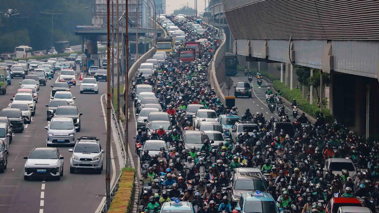 FOTO: Jakarta Kembali Macet di Hari Pertama Kerja dan Sekolah 2026