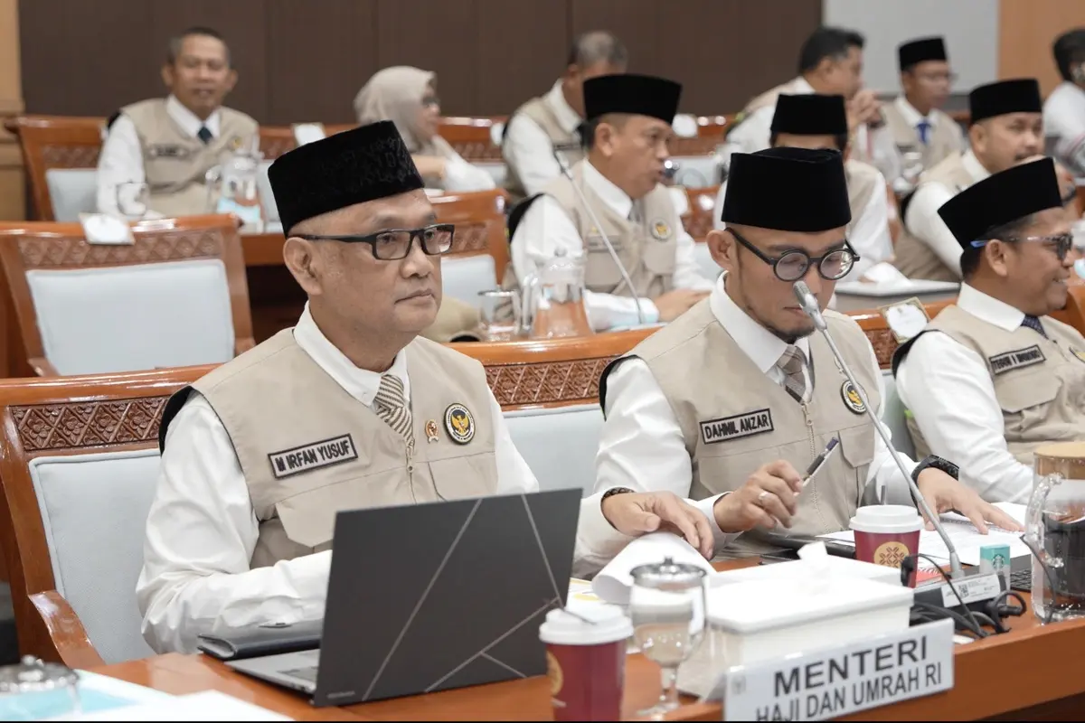 Menteri Haji dan Umrah, Mochamad Irfan Yusuf saat rapat bersamaKomisi VIII DPR RI (Istimewa)