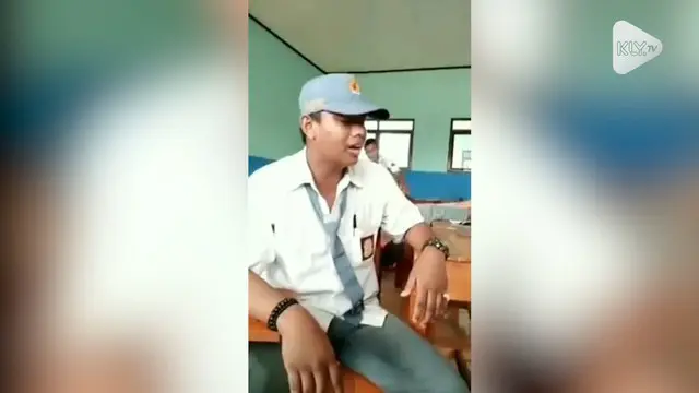 Seorang siswa SMA asal Karawang saat mengaji bikin warganet merinding. Beberapa warganet bahkan memberikan pujian.