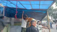Jelang Penjurian Adipura, Sejumlah Lapak Pedagang Bandel di Banyuwangi Ditertibkan
