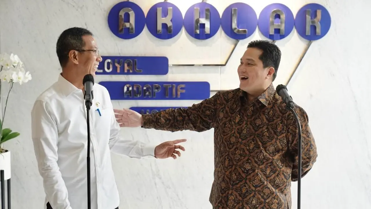 Menteri BUMN Erick Thohir menerima kunjungan Pj Gubernur DKI Jakarta Heru Budi Hartono di kantor Kementerian BUMN, Jakarta, Rabu (19/10/2022)