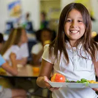 Kebijakan makan siang gratis di berbagai negara (Foto: Freepik.com)