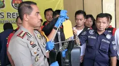 Polres Jakarta Utara menyita banyak barang bukti dari hasil penggerebekan ruko di Kelapa Gading, Jakarta Utara yang menggelar pesta seks gay bertema Wild One,