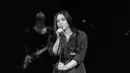 Demi Lovato sepertinya sangat emosional dua hari sebelum dirinya overdosis. Fans yang hadir di konser mengatakan Demi menangis saat di panggung. (CHRISTOPHER POLK / GETTY IMAGES NORTH AMERICA / AFP)
