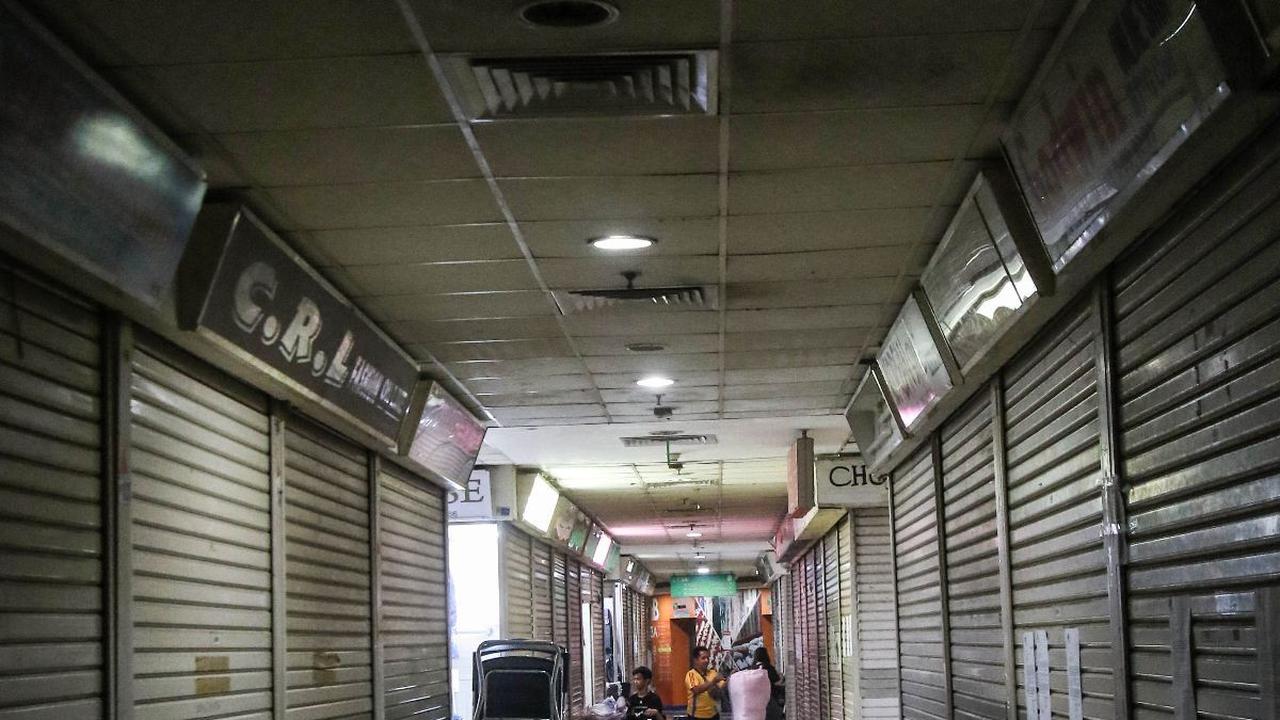 Salah satunya, dengan berjualan di toko online.