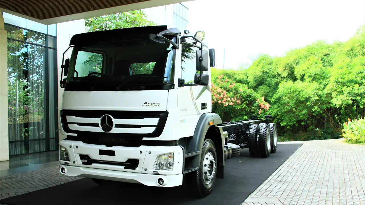 Daimler Luncurkan Mercedes-Benz Axor M-Cab (Ist)