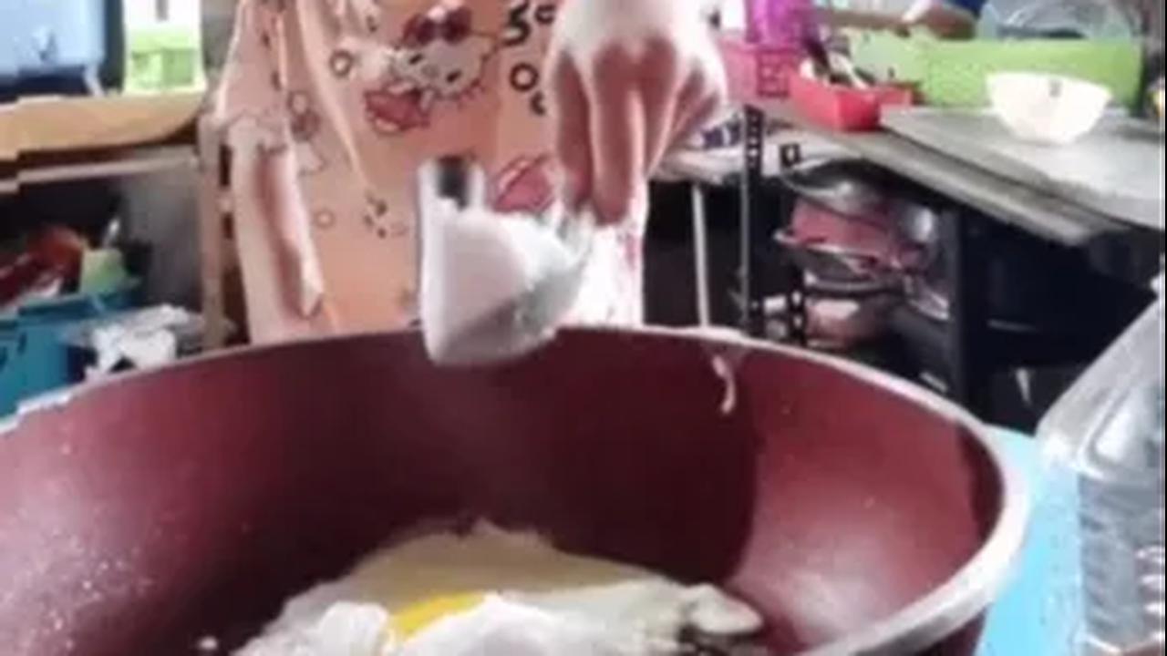 Campurkan 2 Sekup Garam ke dalam Telur