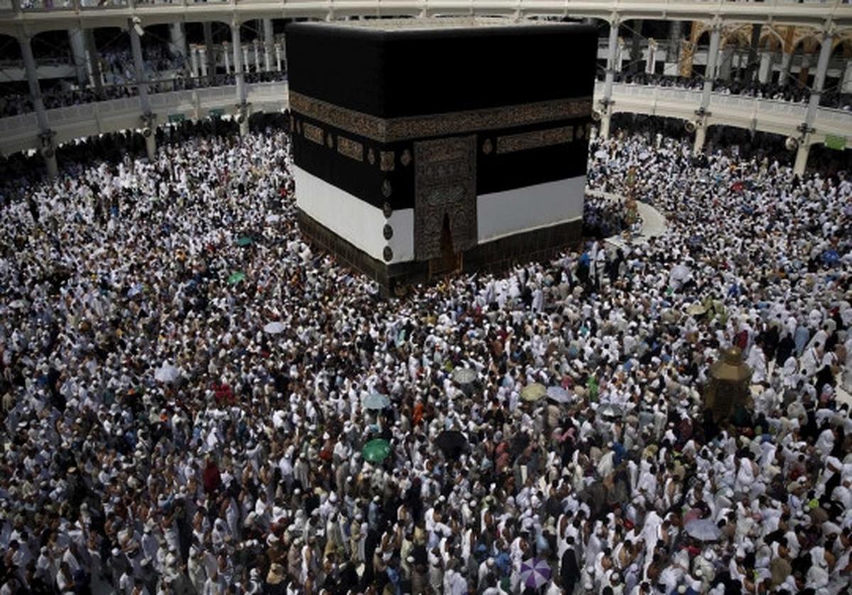 Pandangan udara jemaah haji mulai lakukan tawaf
