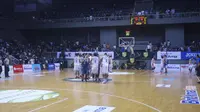 Aspac Jakarta meraih kemenangan tipis atas Pelita Jaya Jakarta pada laga lanjutan Indonesia Basketball League (IBL) 2017 di Britama Arena, Minggu (5/2/2017). (Bola.com/Andhika Putra)