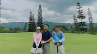 Potret Tubagus Joddy bersama mendingan Vanessa Angel dan Bibi Andriansyah saat bermain golf bersama (Dok. Instagram @tubagusjoddy)