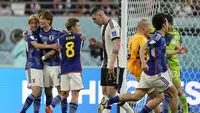 Timnas Jerman berusaha keras mencari gol kedua di sisa waktu yang ada. Namun hingga laga usai, skor 2-1 untuk kemenangan Jepang tak berubah. (AP/Ebrahim Noroozi)