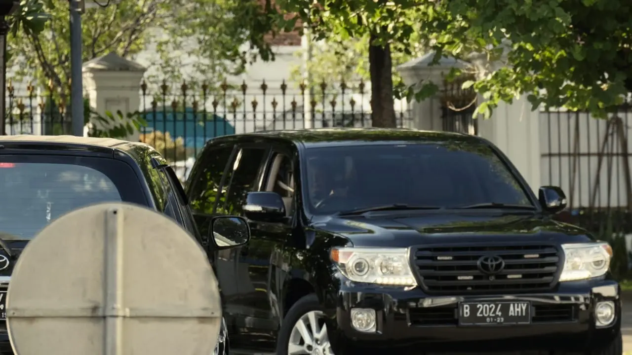 Mobil Land Cruiser berpelat nomor B2025 AHY milik  Kogasma Partai Demokrat Agus Harimurti Yudhoyono (AHY). (Merdeka.com)