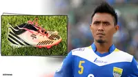 Sepatu Pemain Persib Pakai Personalisasi