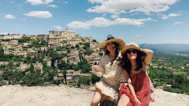 Potret kedekatan Olivia Jensen dengan kembaran