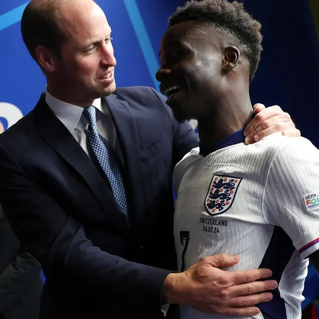 Gaya Necis Pangeran William Nonton Euro 2024, Tunjukkan Cintanya pada Sepak Bola dengan Dasi Bemotif Seharga Rp4jutaan