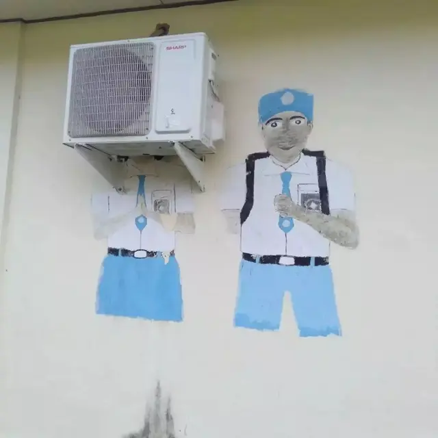 6 Gambar di Dinding Sekolah Ini Kelewat Nyeleneh, Kocak
