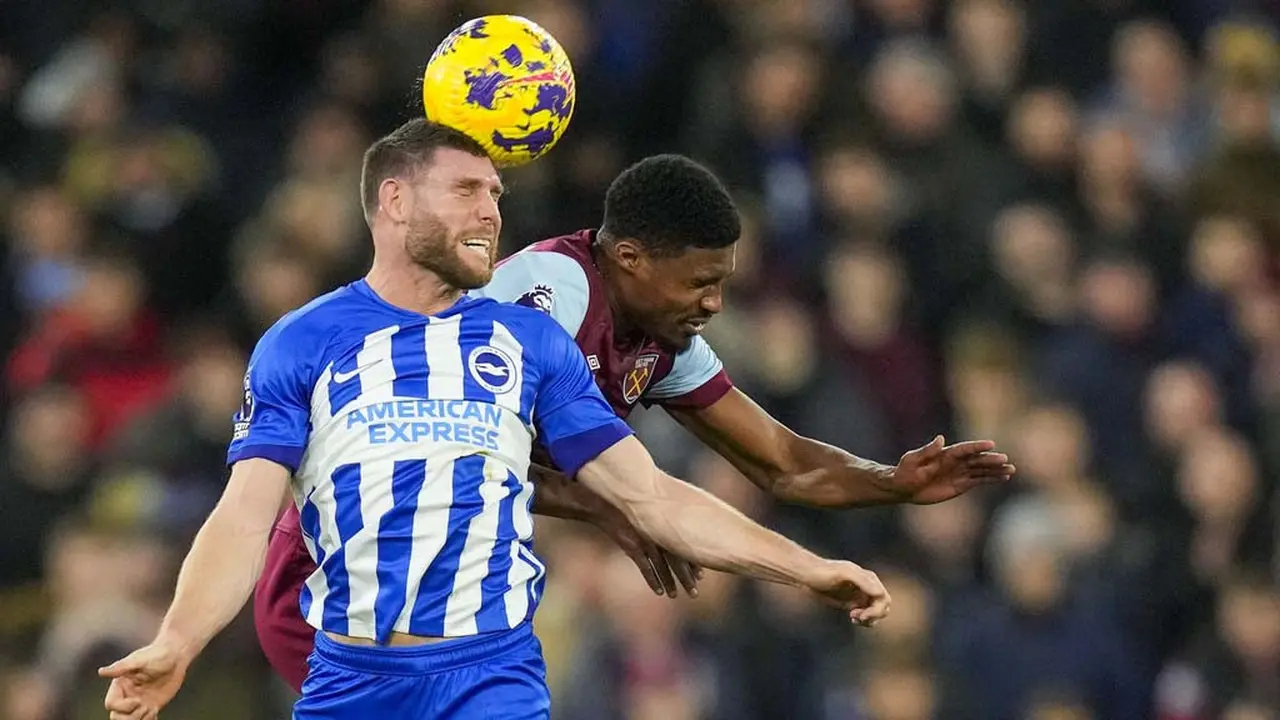 Foto: Momen James Milner Samai Rekor Penampilan Ryan Giggs di Liga Inggris