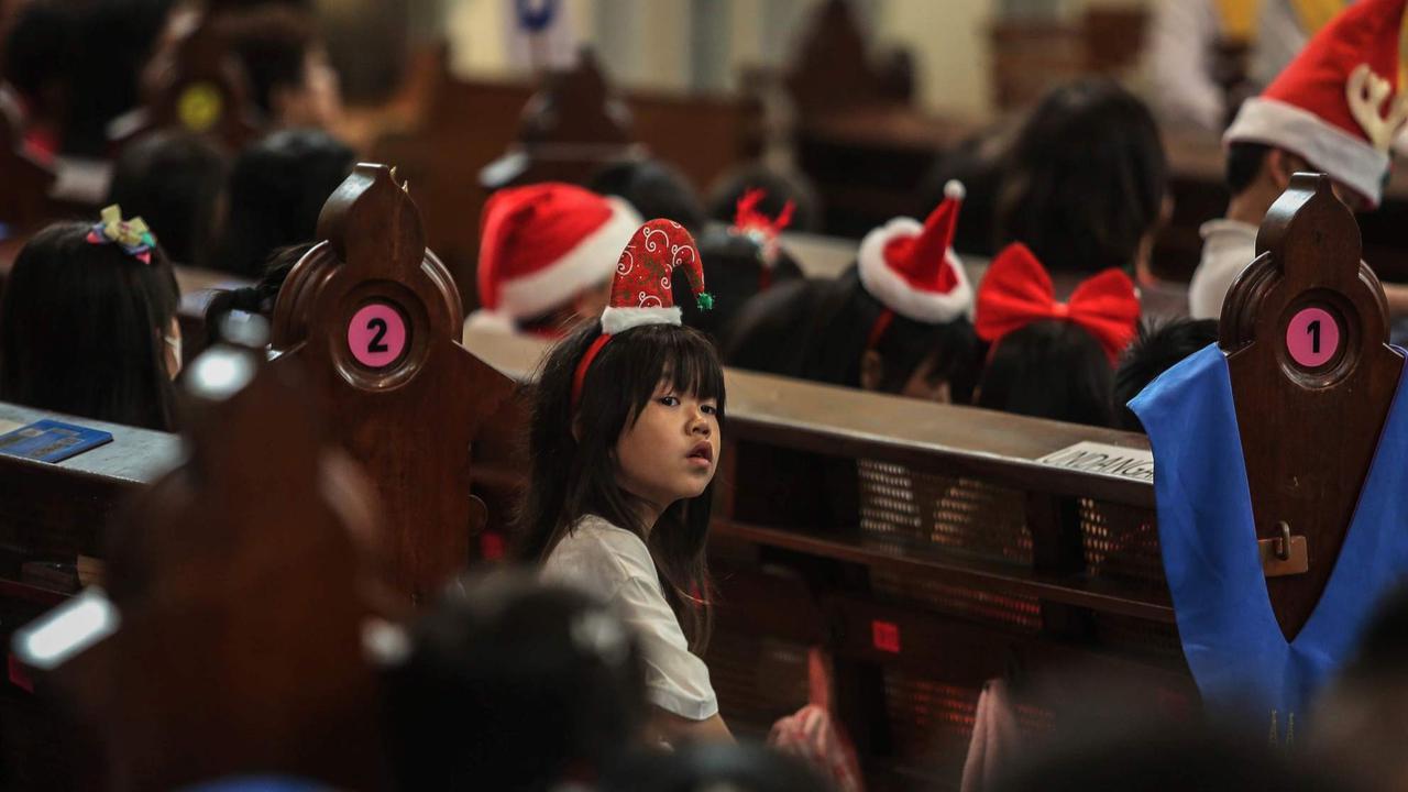 Keceriaan Anak-Anak Ikuti Misa Natal di Gereja Katedral Jakarta