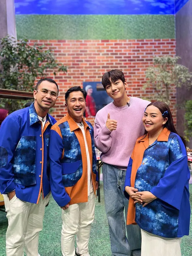 6 Gaya Ji Chang Wook Terkena Angin Jakarta, Melokal Main ke Blok M Pakai Kutang