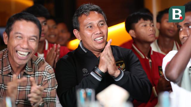 Foto: Dari Dag-Dig-Dug Hingga Tersenyum,Ekspresi Bima Sakti dan Pemain Timnas Indonesia U-17 saat Nobar Drawing Piala Dunia U-17 2023