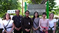 PepsiCo Indonesia dan Bali Waste Cycle Ubah Limbah Plastik Jadi Papan Penunjuk Arah