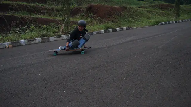Longboarder wanitas Noor Shoraya