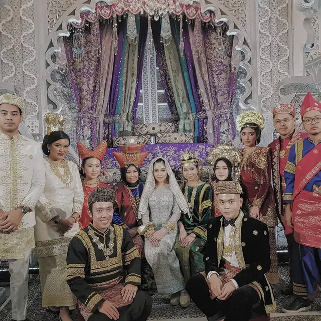 7 Potret Malam Bainai Nikita Willy, Penampilannya Curi Perhatian