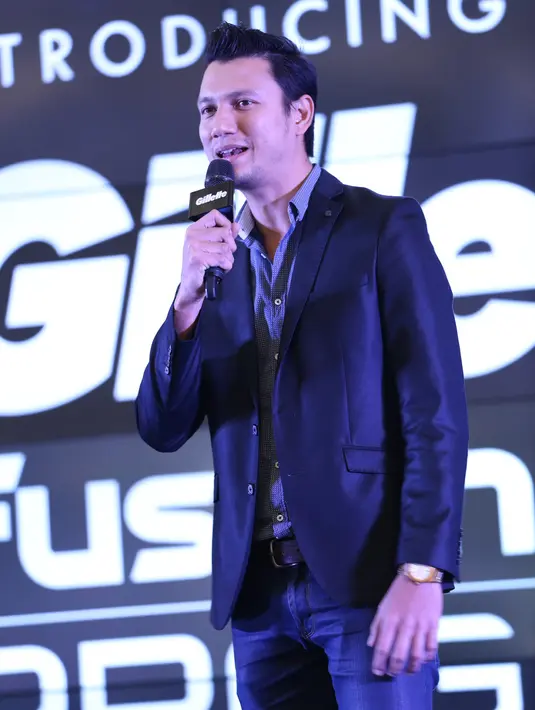 Christian bisa dikategorikan pria yang gentle, hal itu terlihat dari cara Christian memperlakukan istrinya dan bertanggung jawab atas sang buah hati, Arjuna Zayan Sugiono. (Galih W. Satria/Bintang.com)