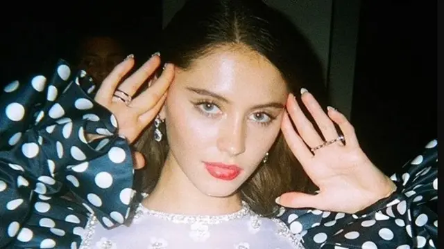 6 Selebritas Berbusana Terbaik di Karpet Merah British Fashion Awards 2019, dari Rihanna hingga Shailene Woodley