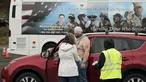 Richard Linn, veteran Angkatan Laut AS yang bertugas di Vietnam, menerima vaksin Covid-19 Pfizer di klinik vaksinasi keliling Sistem Perawatan Kesehatan Puget Sound VA di Shelton, Kamis (4/3/2021). Veteran segala usia bisa mendapatkan vaksin di klinik Puget Sound VA.  (AP Photo/Ted S. Warren)