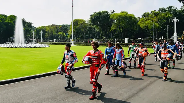 Foto: Dijamu Wedang Jahe di Istana Merdeka, Presiden Jokowi Yakinkan Para Pembalap Sirkuit Mandalika Siap Gelar MotoGP 2022