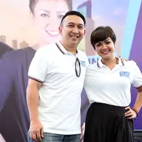 Setiap tanggal 17 Agustus di peringati sebagai hari Kemerdekaan RI. Berbagai perlombaan mewarnai peringatan Kemerdekaan RI tersebut. Berbeda dengan Nirina Zubir dan Augie dalam merayakan Kemerdekaan RI tahun ini. (Nurwahyunan/Bintang.com)