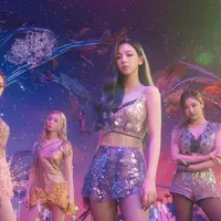 Kostum aespa yang dirancang oleh Kay Kim. Sumber foto: Instagram.