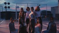 Cuplikan video klip musik "Pretty Please" milik Hearts2Hearts. (dok. YouTube/SMTOWN)