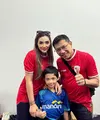 Sedangkan Anang dan Ashanty kompak mengenakan jersey Timnas Indonesia berwarna merah. [Foto: Instagram/ashanty_ash]