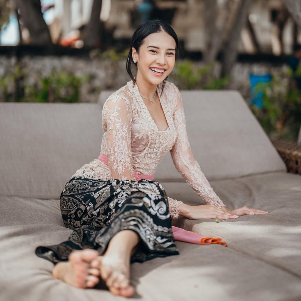 Rayakan 2025, Anya Geraldine Unggah Deretan Foto Cantik 2024 dan Terima Kasih pada Diri Sendiri