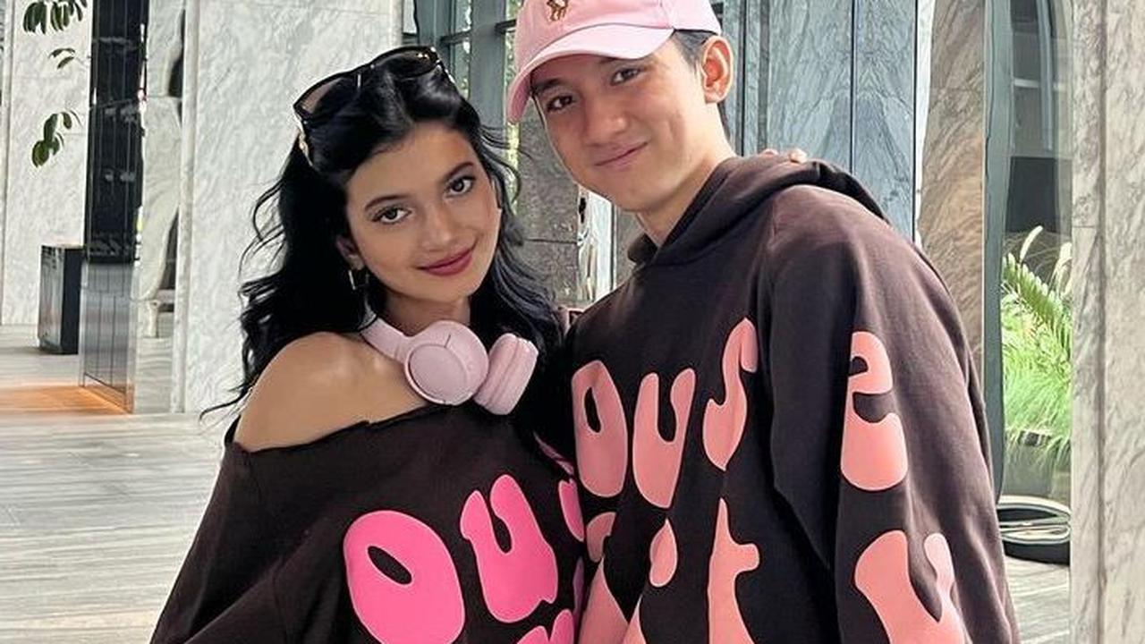 Kini, keduanya juga membangun bisnis fashion bareng yang diberi nama 'calledelarache'. Bisnis tersebut memproduksi sweater dengan desain yang  super kece.