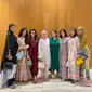 Titi Kamal, Nagita Slavina, Ayu Dewi hingga Wulan Guritno terlihat kompak dalam acara buka puasa bersama (Foto: Instagram @ririnekawati)