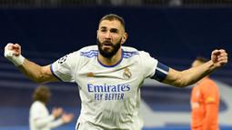 Karim Benzema - Bomber andalan real madrid ini kembali tampil gemilang. Dia mencetak brace dan membantu Los Blancos mempecundangi Shakhtar Donetsk 2-1 di Santiago Bernabeu. Sejauh ini Benzema telah mengoleksi empat gol di Liga Champions musim ini. (AFP/Pierre-Philippe Marcou)