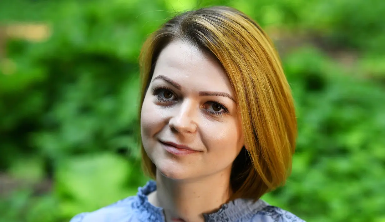 Putri mantan agen ganda Rusia Sergei Skripal, Yulia Skripal selama wawancara di London, 23 Mei 2018. Yulia mengaku tidak mengerti mengapa diserang menggunakan senjata pelumpuh saraf, bahkan dia koma selama 20 hari. (Dylan Martinez/Pool via AP)