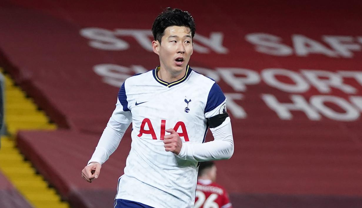 Di posisi 3-5 ditempati oleh striker Tottenham Hotspur, Son Heung-Min. Duetnya bersama Harry Kane di Spurs merupakan duet terbaik pencetak gol dan pemberi assist di Liga Top Eropa. Son Heung-Min telah membuat jumlah gol dan assist yang sama dengan Raheem Sterling, 31. (AFP/Jon Super/Pool)